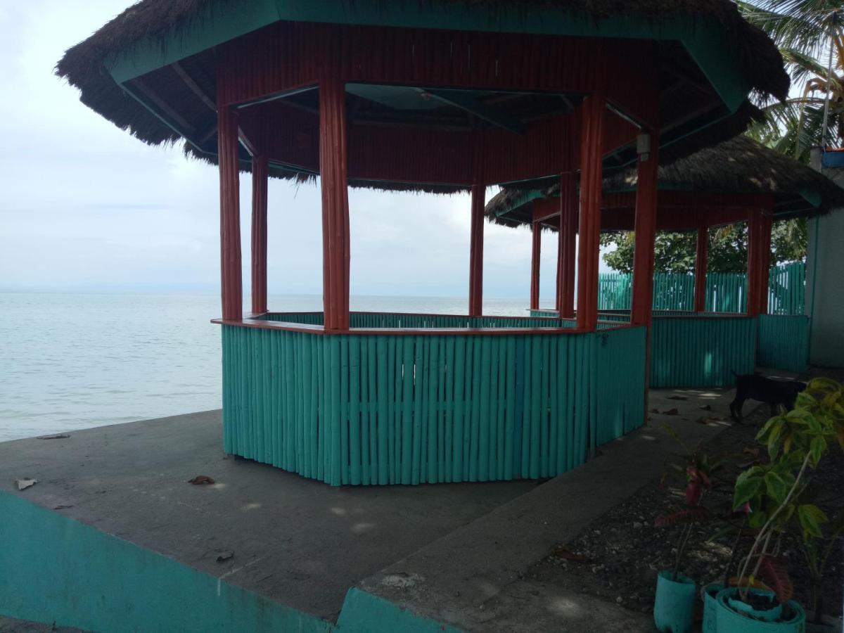 Smallfry'S Beach Resort Calatrava  Exterior foto